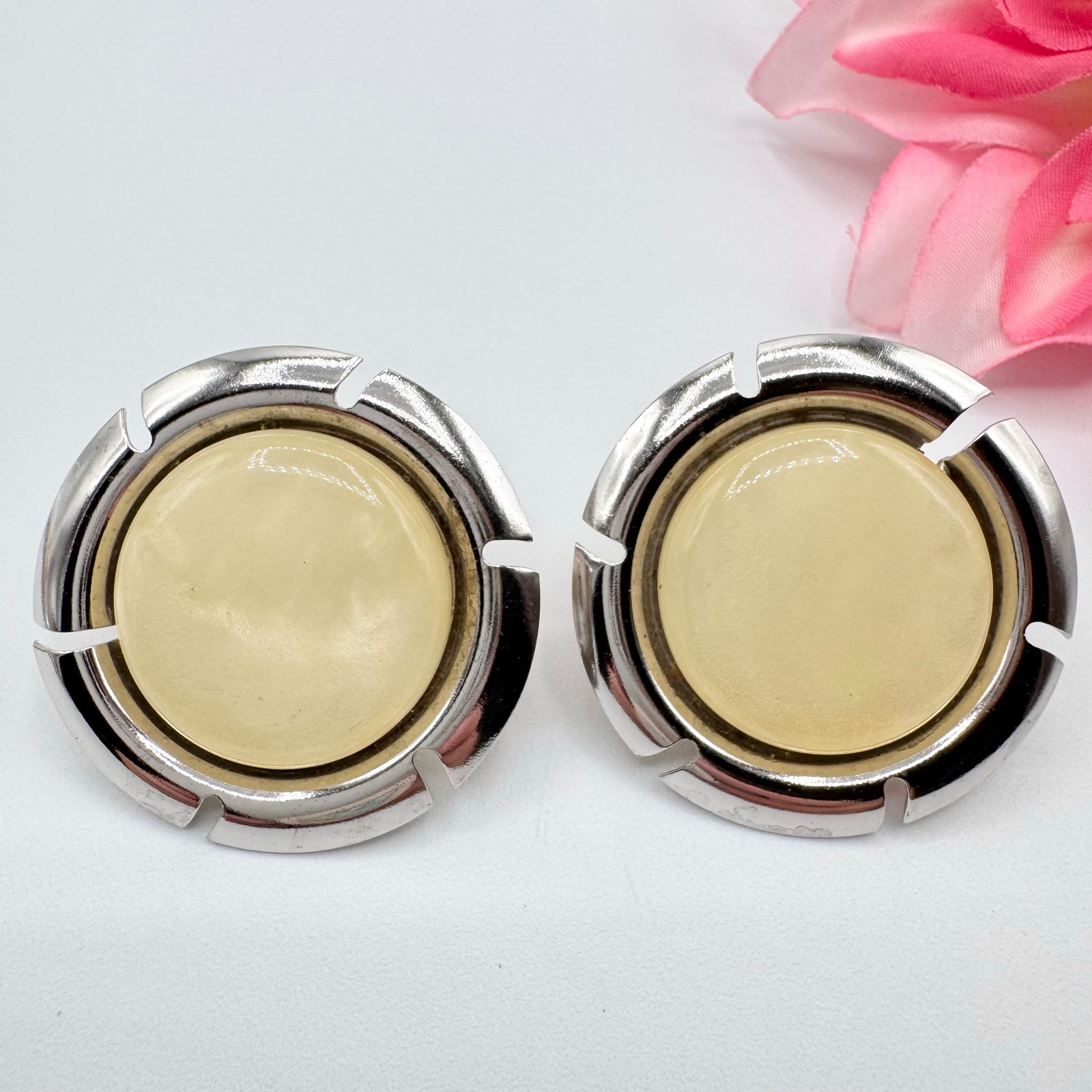 Vintage Sarah Coventry Big Cream Lucite Silver Tone Clip On Earrings 80s Runway